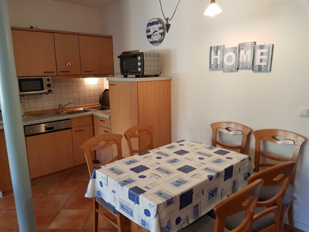 Ferienwohnung 4 Im Haus Am See Mit Wintergarten Und Terrasse Seedorf  Ruang foto