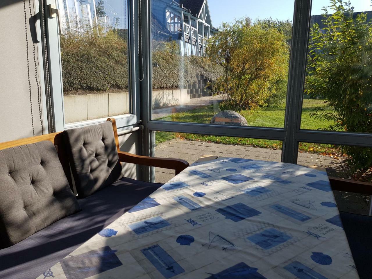 Ferienwohnung 4 Im Haus Am See Mit Wintergarten Und Terrasse Seedorf  Ruang foto