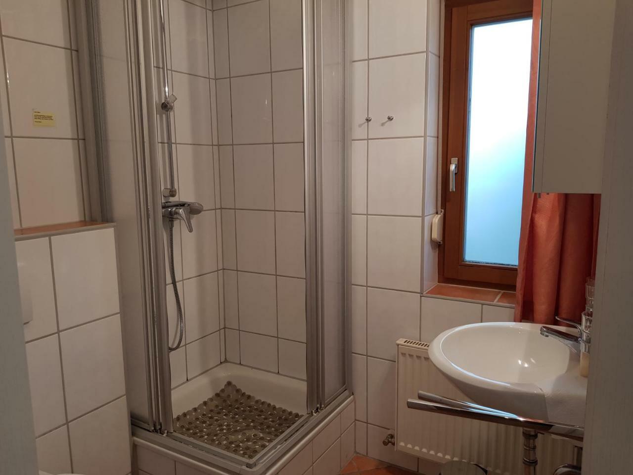 Ferienwohnung 4 Im Haus Am See Mit Wintergarten Und Terrasse Seedorf  Ruang foto