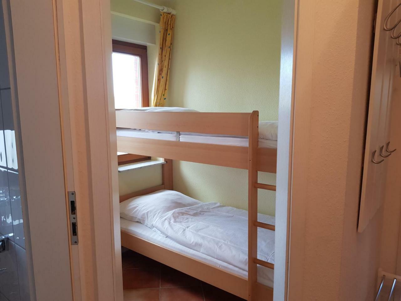 Ferienwohnung 4 Im Haus Am See Mit Wintergarten Und Terrasse Seedorf  Ruang foto
