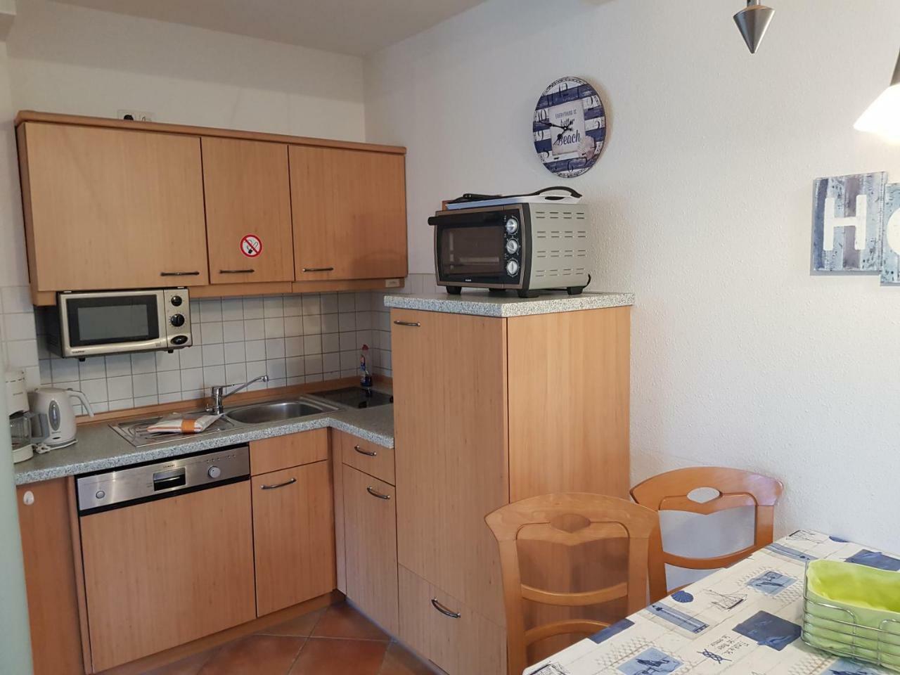 Ferienwohnung 4 Im Haus Am See Mit Wintergarten Und Terrasse Seedorf  Ruang foto