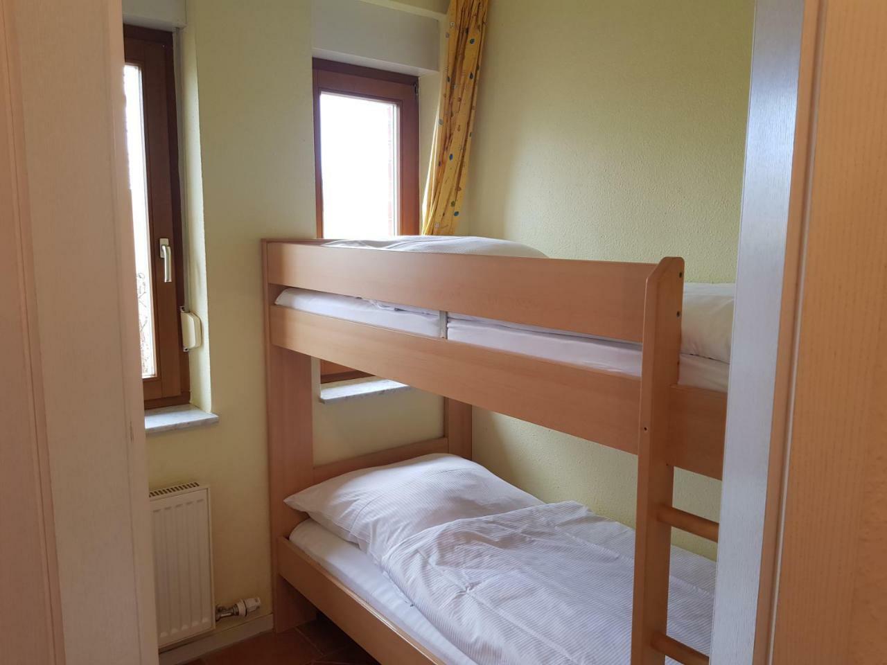 Ferienwohnung 4 Im Haus Am See Mit Wintergarten Und Terrasse Seedorf  Ruang foto