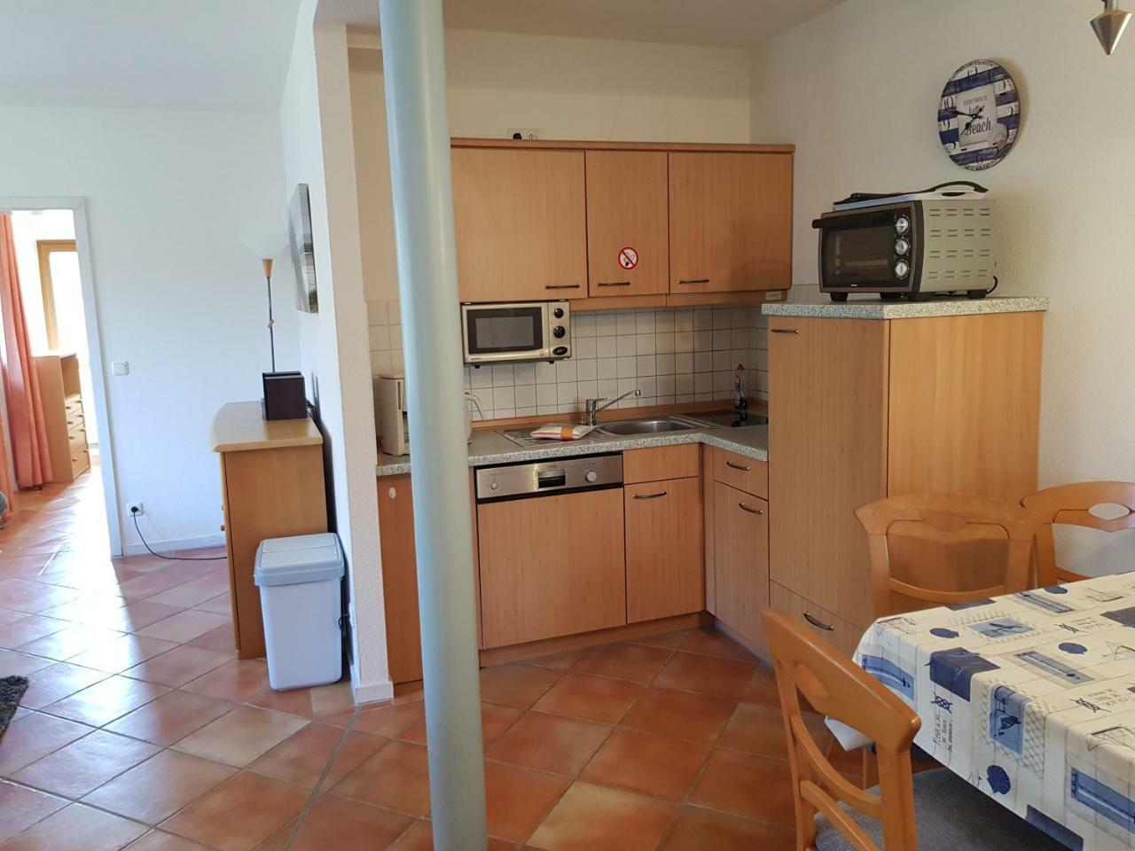 Ferienwohnung 4 Im Haus Am See Mit Wintergarten Und Terrasse Seedorf  Ruang foto