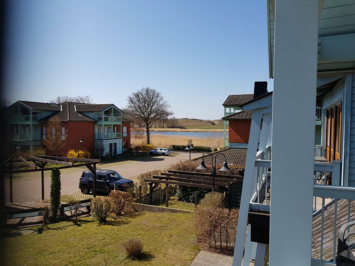 Ferienwohnung 4 Im Haus Am See Mit Wintergarten Und Terrasse Seedorf  Ruang foto