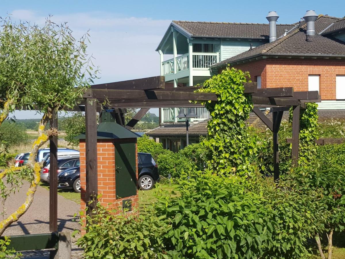 Ferienwohnung 4 Im Haus Am See Mit Wintergarten Und Terrasse Seedorf  Bagian luar foto